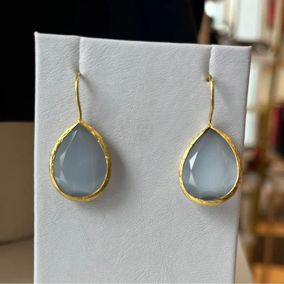 Debbie Katz Aydin (Cat Eye Stone grey blue )
18k Gold Plated Teardrop Earrings - Picture 2 of 3